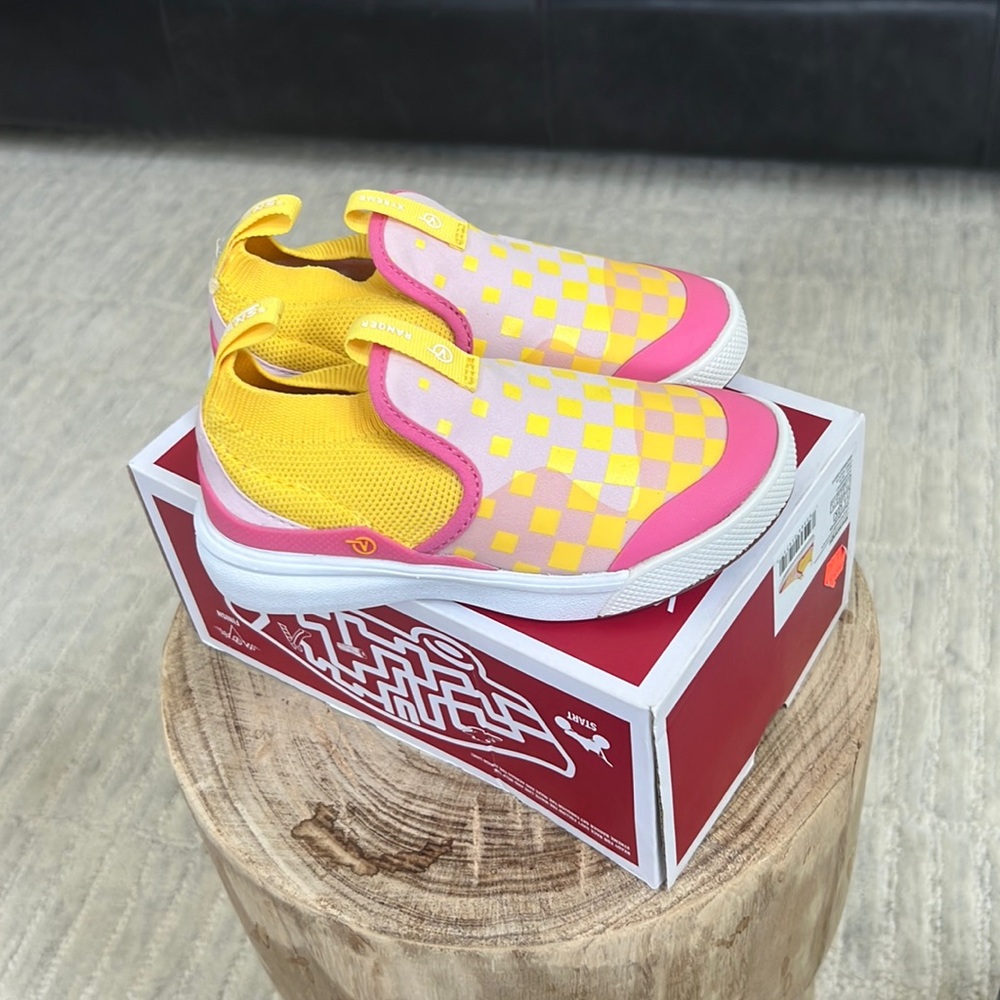 Girls’ vans